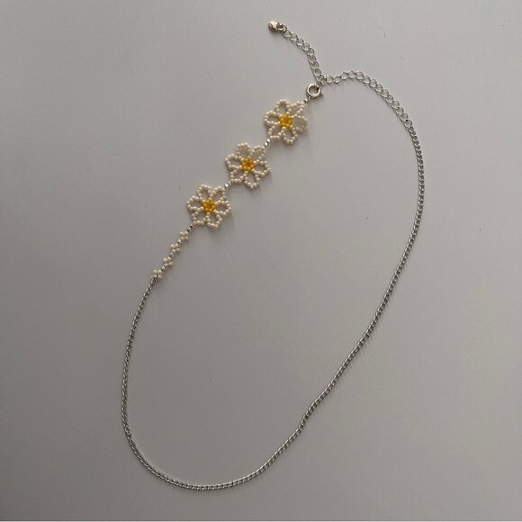 Handmade Beaded Daisy Necklace - Picture 1 of 3